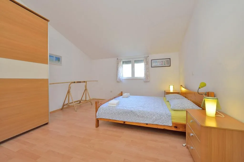 Apartments Yvonne Pakostane