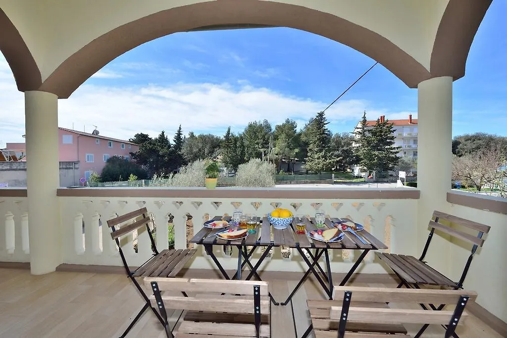 Apartments Yvonne Pakostane Croatia