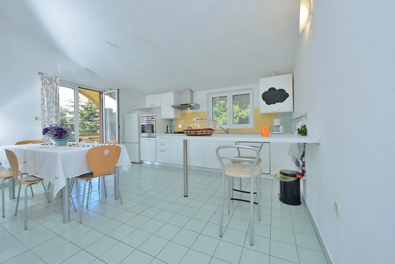 Apartments Yvonne Pakostane Croatia