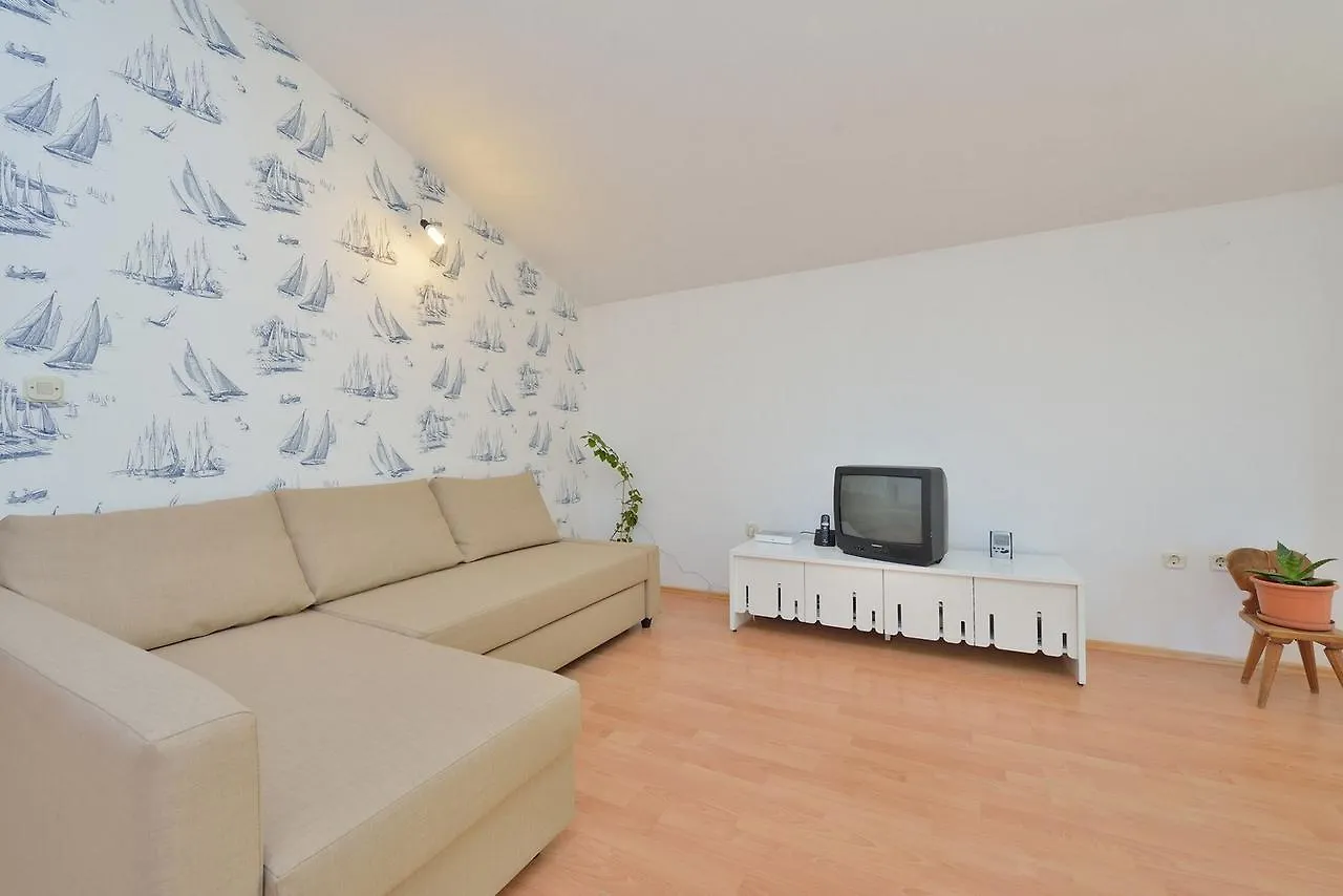 Apartments Yvonne Pakostane