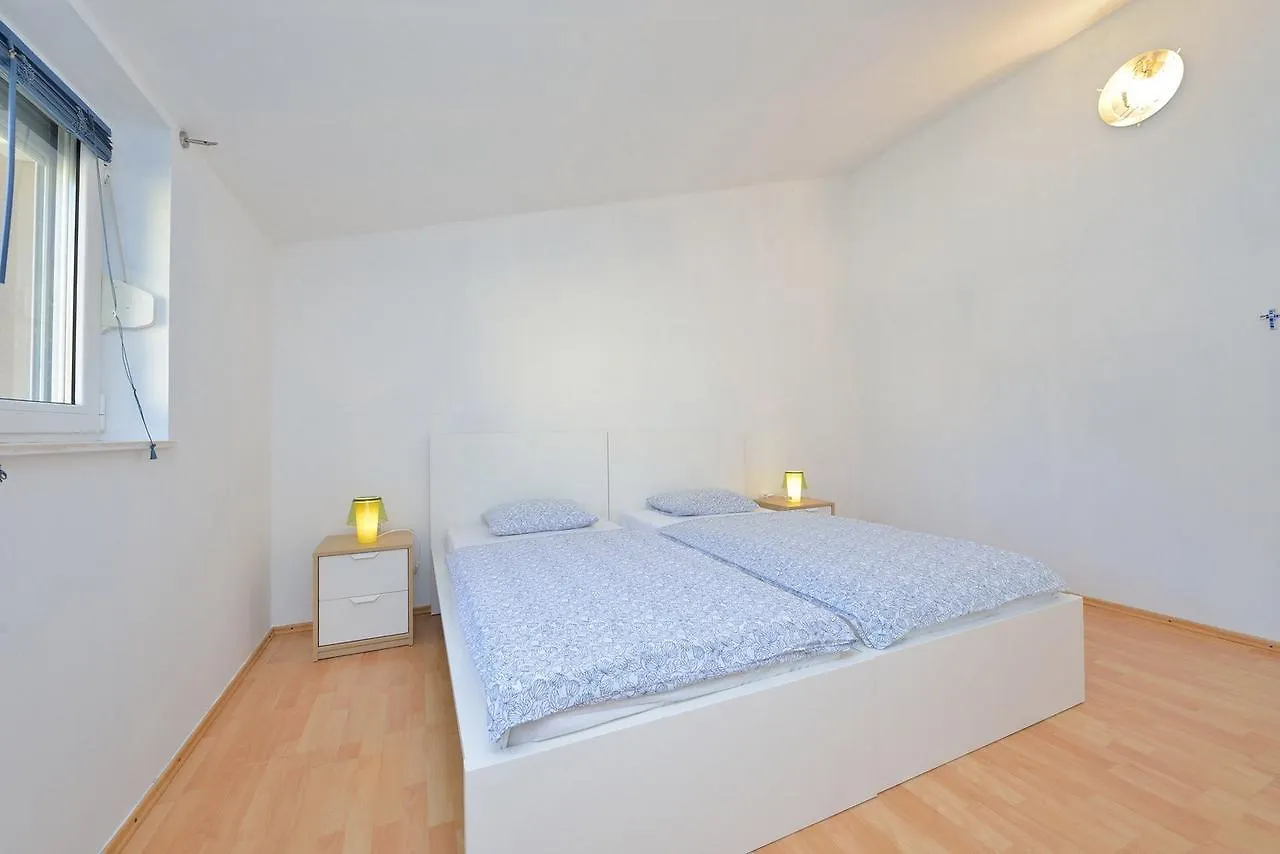 Apartments Yvonne Pakostane Croatia