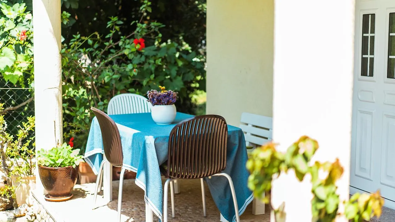 Apartments Yvonne Pakostane Croatia