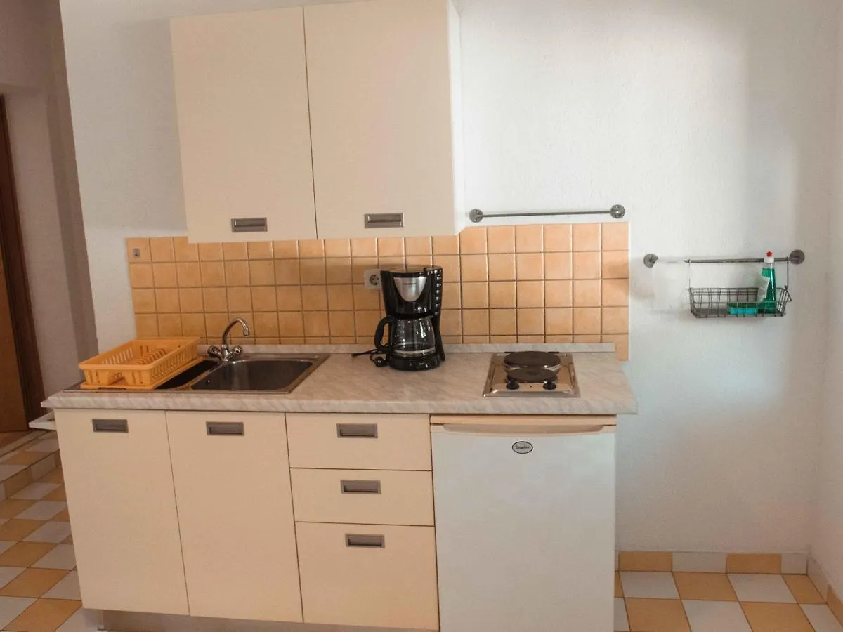 Apartments Yvonne Pakostane Croatia